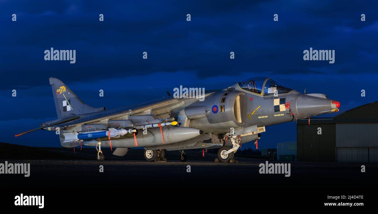 Harrier GR.7 XD318 al RAF Wittering durante l'ora blu Foto Stock