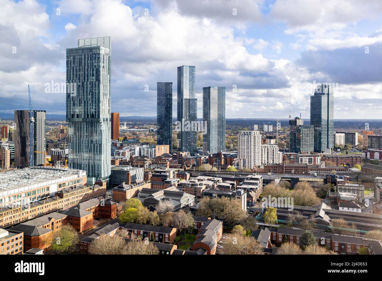 Vista di Manchester. Beetham Tower, Deansgate (a sinistra) e Deansgate Square (al centro). Foto Stock