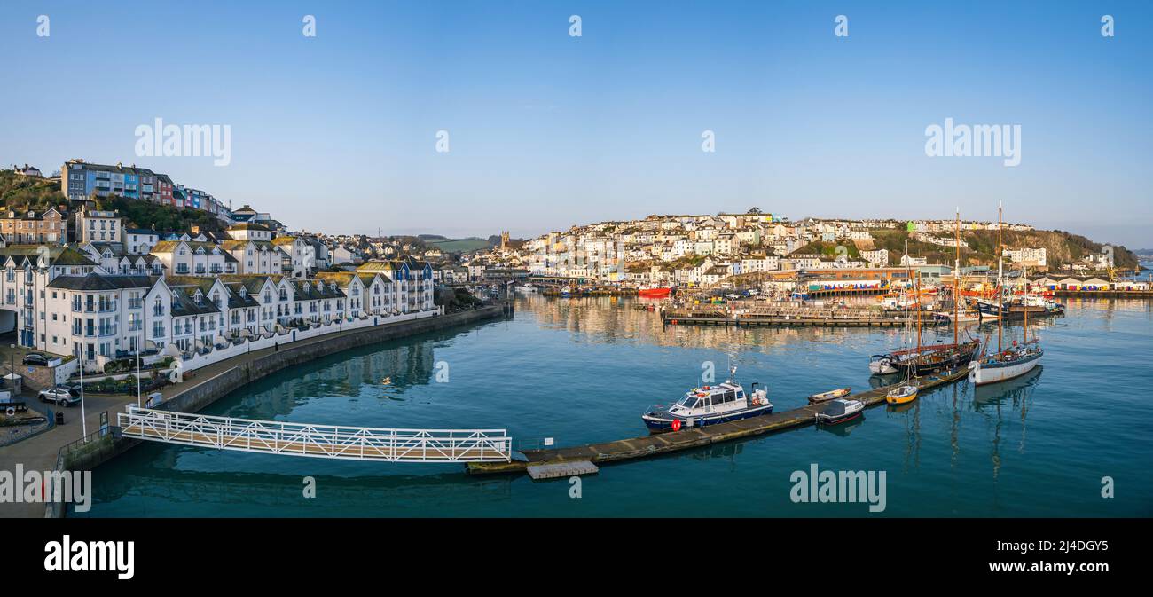 Alba su Brixham Marina e Porto da un drone, Brixam, Devon, Inghilterra, Europa Foto Stock