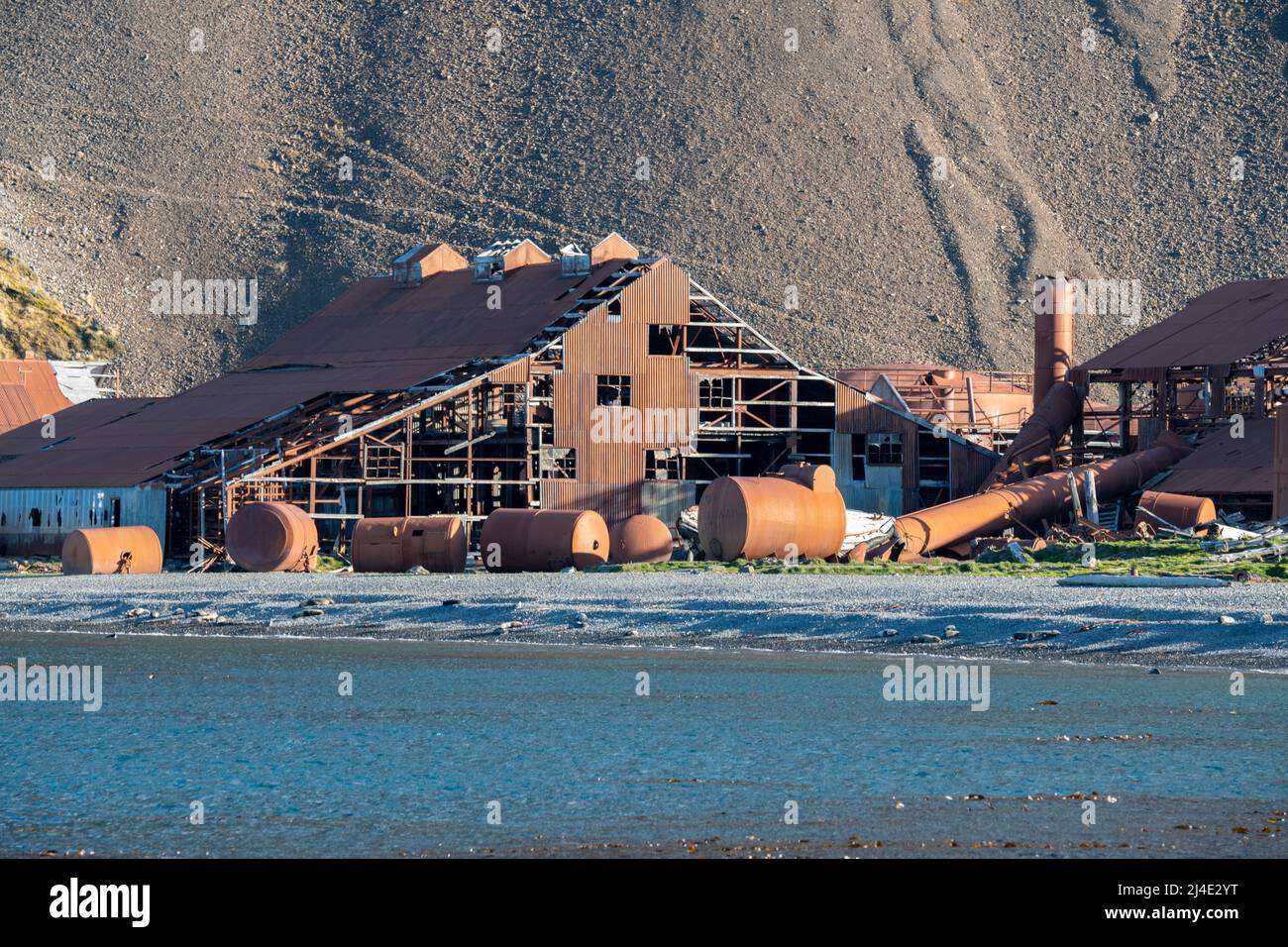 Georgia del Sud, Stromness. Rovine storiche della stazione di caccia alle balene, dove il viaggio per la festa di salvataggio di Shackleton terminò nel 1916. Foto Stock