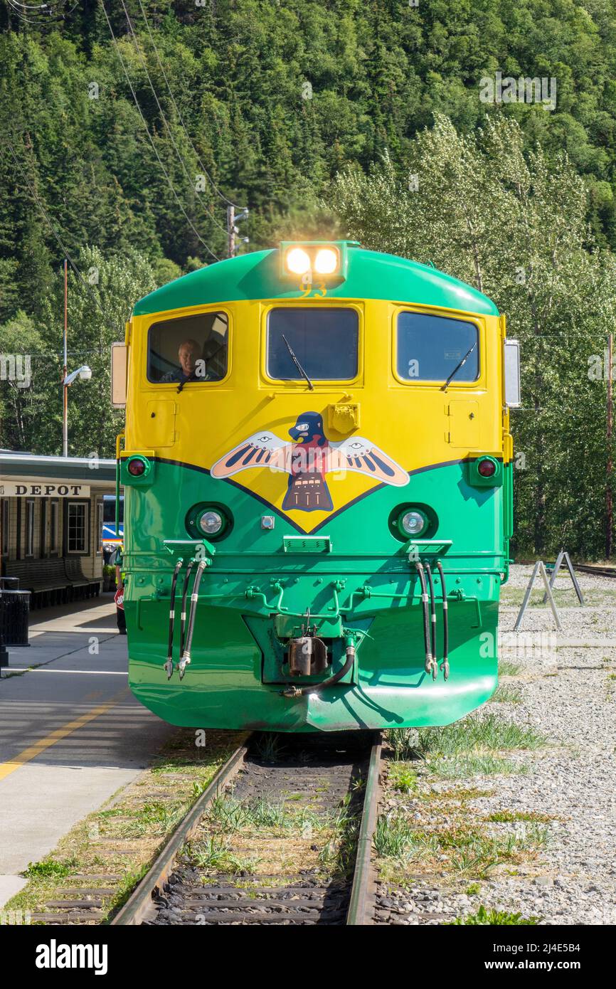 White Pass e Yukon Route Train numero 93 A GE Diesel Electric Train in in Skagway Station Alaska Tourist Train Railroad Railroad Foto Stock