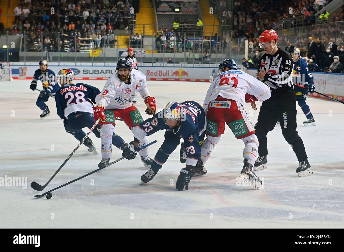 Monaco di Baviera, Germania. 14th Apr 2022. Maximilian KASTNER (M), azione, duelli contro Stephen MACAULAY (DEG) e Jerry D`AMIGO (DEG). Credit: dpa/Alamy Live News Foto Stock