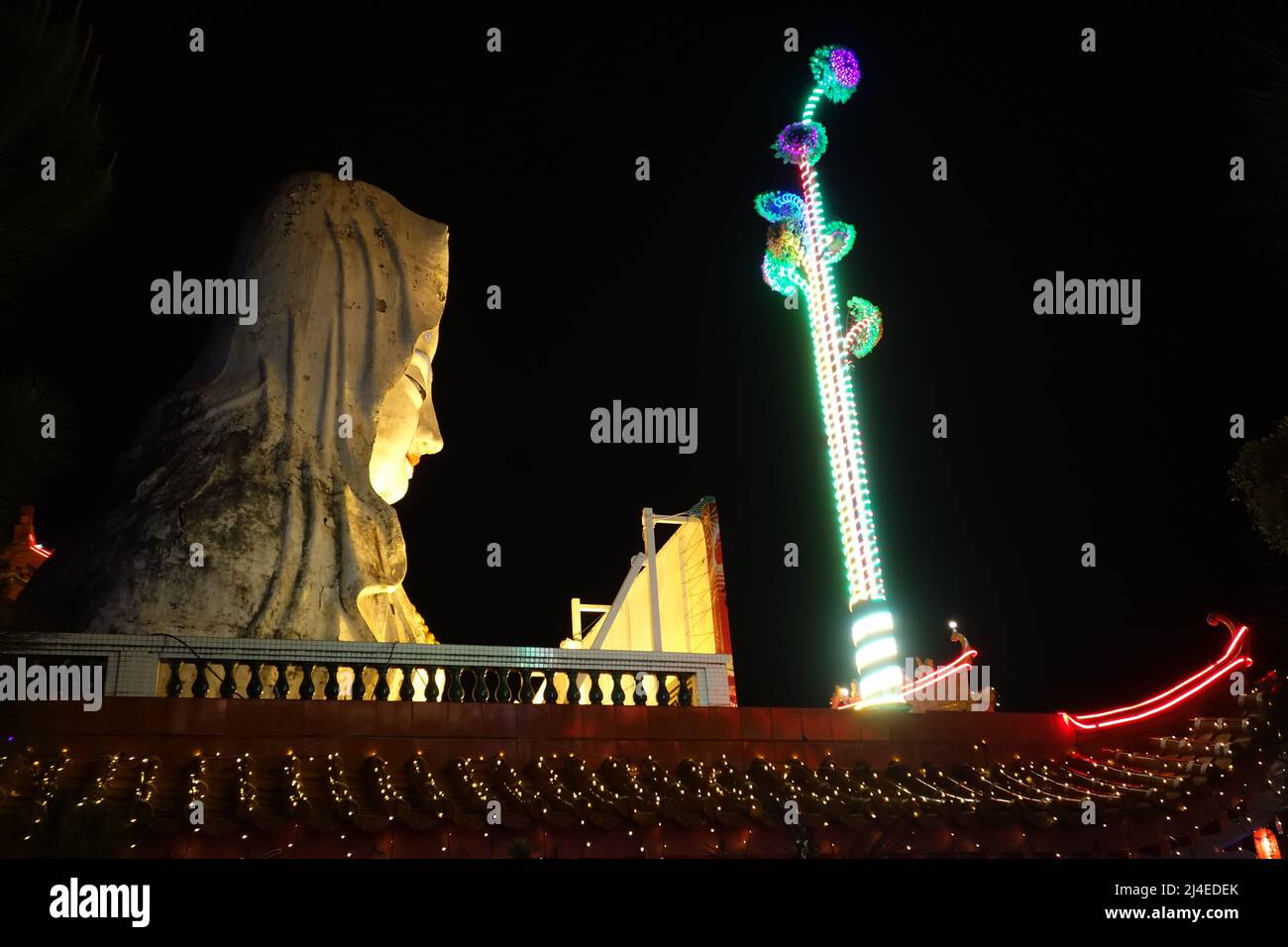 GEORGE TOWN, MALASIA – 31 GENNAIO 2020 luce bianca alle celebrazioni del capodanno cinese al Tempio di Kek Lok si Foto Stock