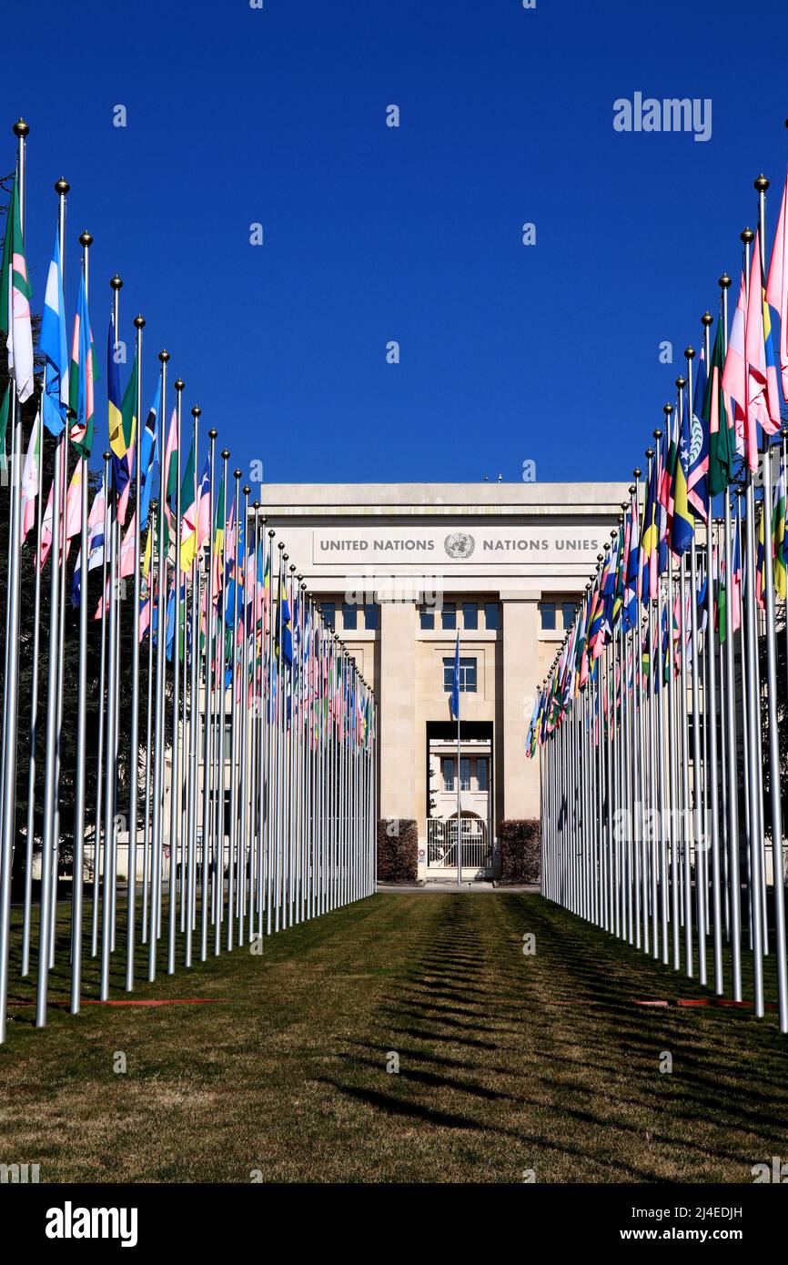 GINEVRA, SVIZZERA MARZO,3, 2022 le Nazioni Unite hanno sede e bandiere in Place des Nations, Ginevra Svizzera Foto di Marcio Cimatti Foto Stock