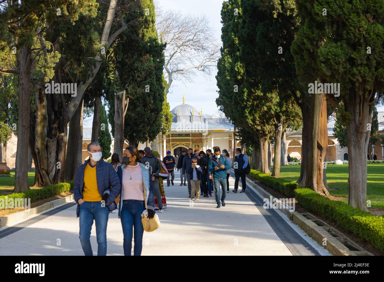 Turisti a Palazzo Topkapi a Istanbul. Punti di riferimento della Turchia. Istanbul Turchia - 12.27.2021 Foto Stock