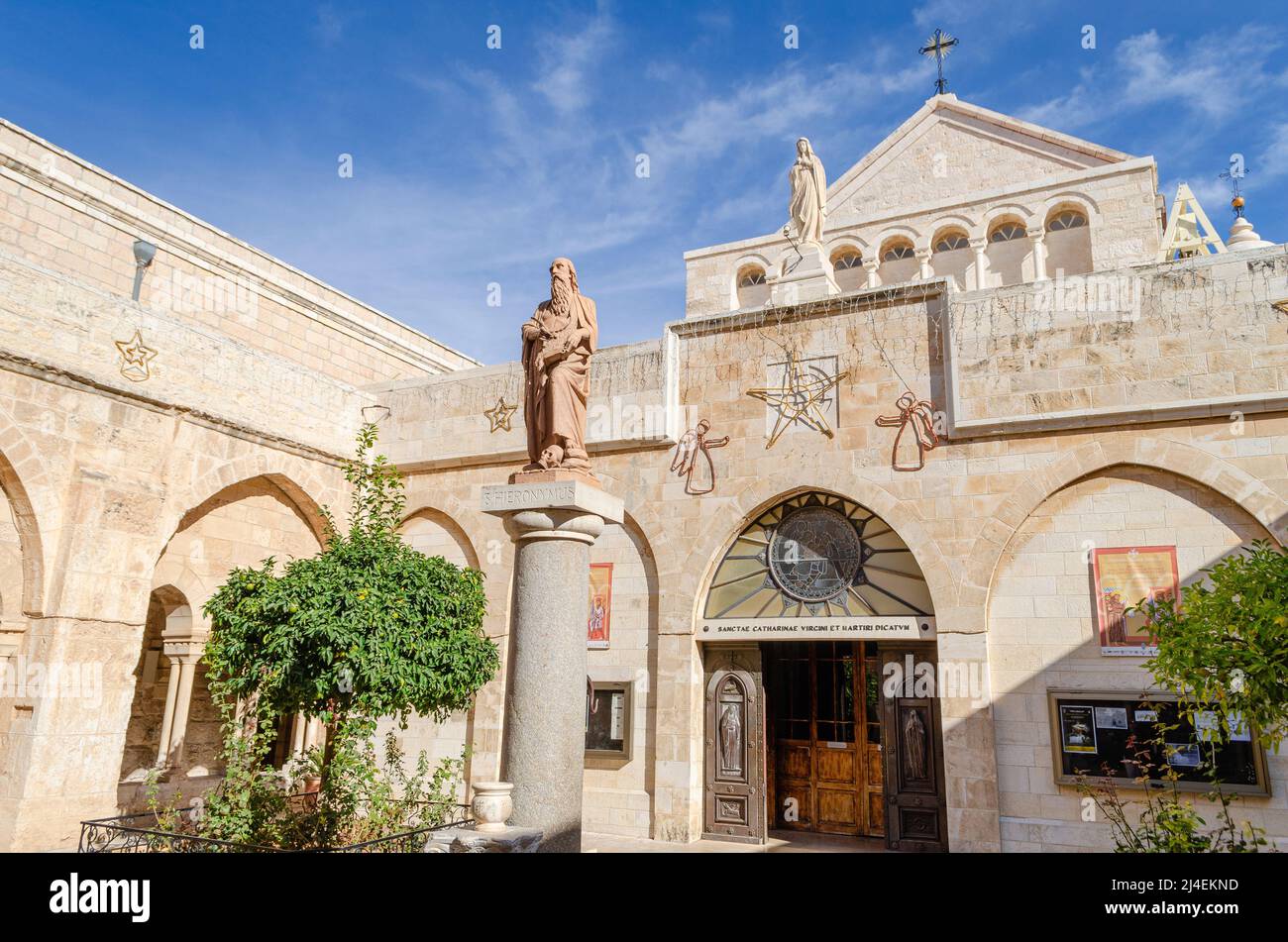 Palestina. La città di Betlemme. La Chiesa della Natività di Gesù Cristo in una giornata di sole. Foto Stock