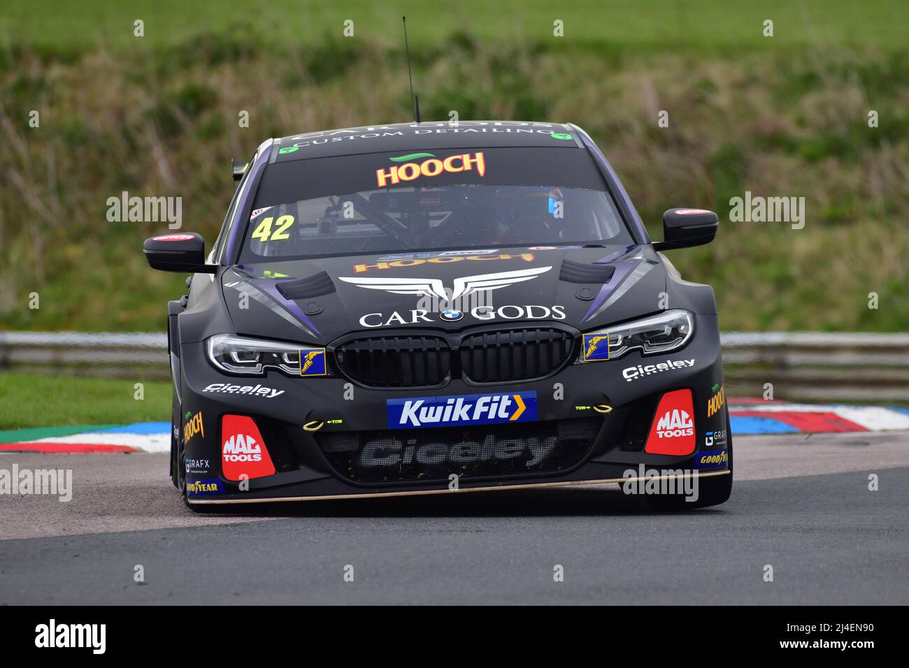 George Gamble, BMW 330e M Sport, Btcc torna in azione in preparazione per la stagione di gara 2022, Btcc, British Touring Car Championship, lancio Foto Stock