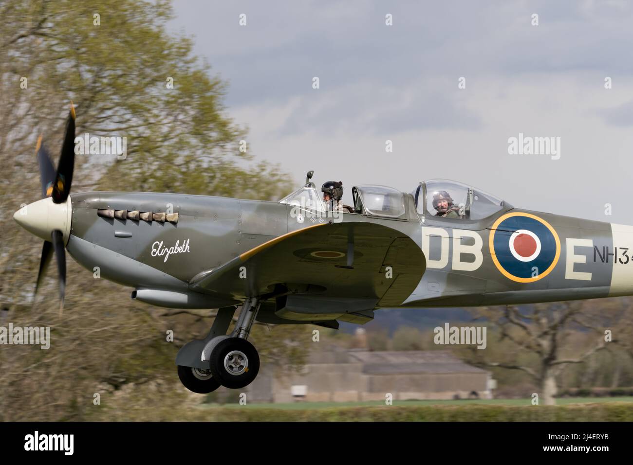 Spitfire decollo e atterraggio al Kent Airfield Foto Stock