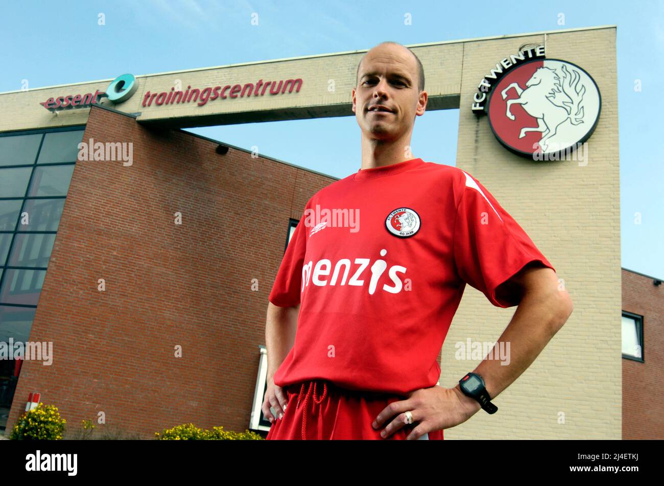 ENSCHEDE, PAESI BASSI - 09 SETTEMBRE 2005: Allenatore di calcio Erik TEN Hag nel 2005, quando fu capo allenatore del suo ex club FC Twente. Nel 2022 bec Foto Stock