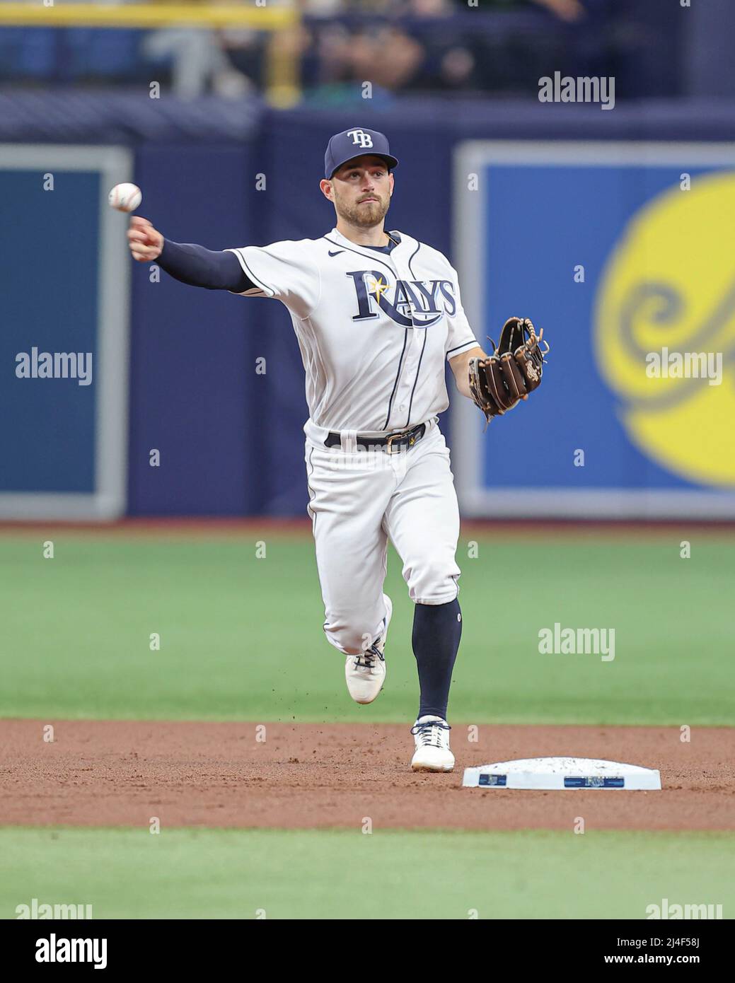 San Pietroburgo, Florida. USA; durante una partita di baseball della Major League, giovedì 14 aprile 2022, al Tropicana Field. La A batte i raggi 6-3. (Kim Hukari/i Foto Stock