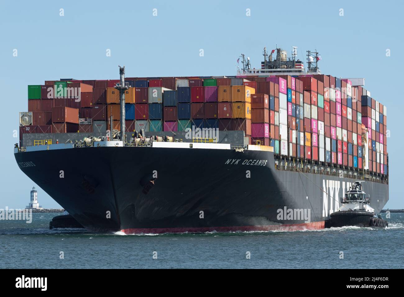 NYK Line container nave Oceanus mostrato entrare nel porto di Los Angeles, California, USA, il 12 aprile 2022. Foto Stock