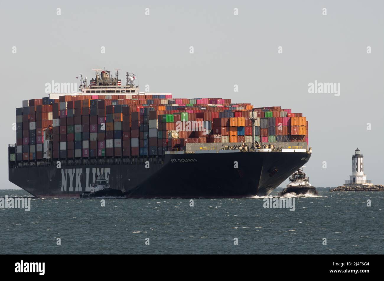 NYK Line container nave Oceanus mostrato entrare nel porto di Los Angeles, California, USA, il 12 aprile 2022. Foto Stock
