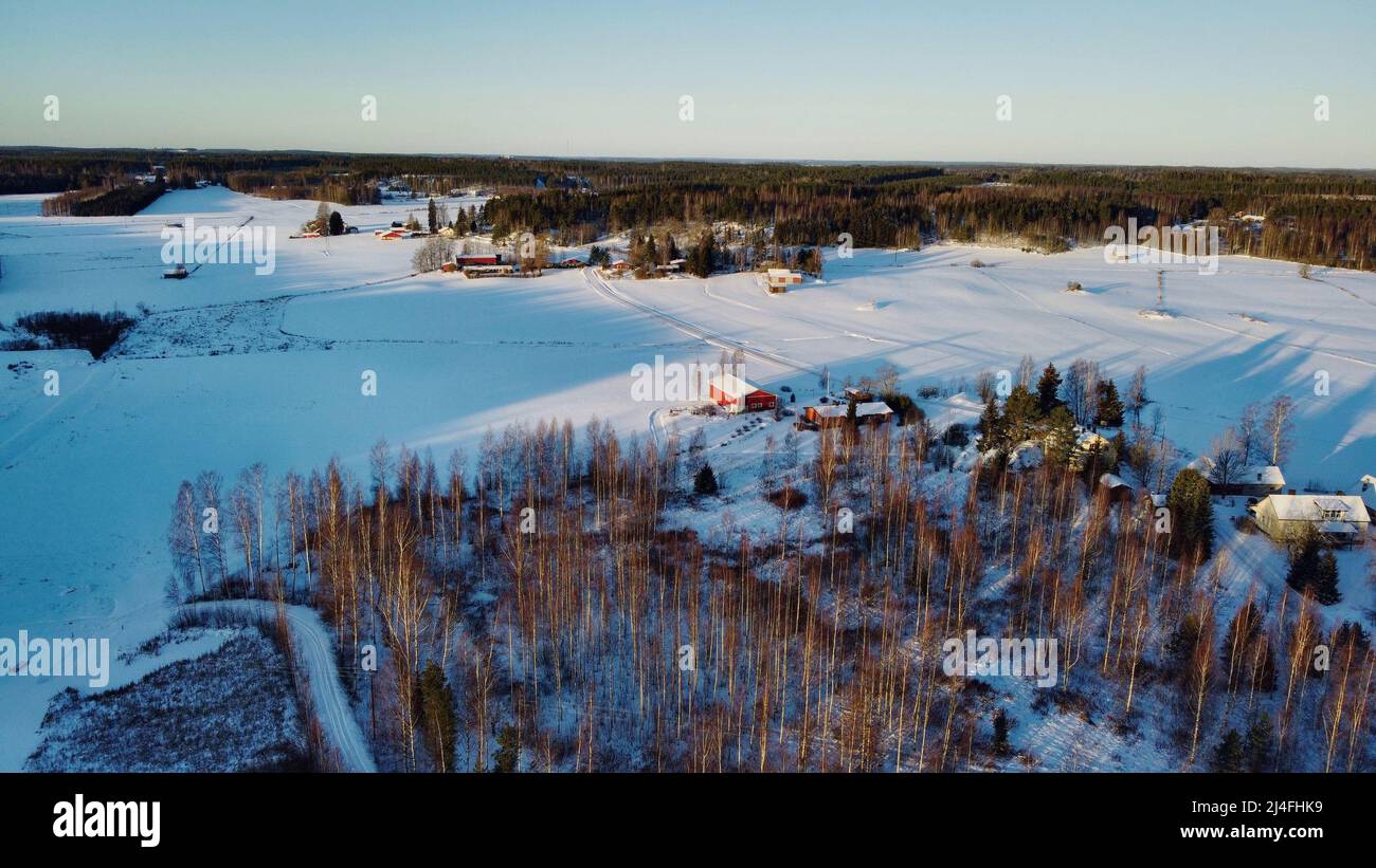 Lavikanlahti a Savitaipal al Lago Saimaa il 1 gennaio girato con un drone a mezzogiorno Foto Stock