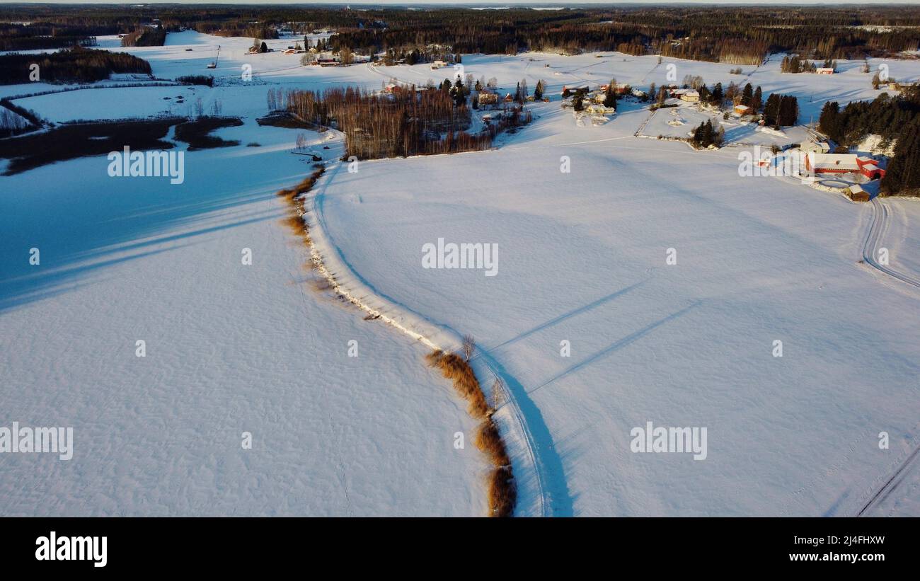 Lavikanlahti a Savitaipal al Lago Saimaa il 1 gennaio girato con un drone a mezzogiorno Foto Stock