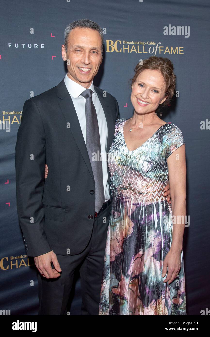 New York, Stati Uniti. 14th Apr 2022. James Pitaro e Jean Louisa Kelly partecipano alla Broadcasting & Cable Hall of Fame del 2022 alla sala da ballo Ziegfeld di New York. Credit: SOPA Images Limited/Alamy Live News Foto Stock