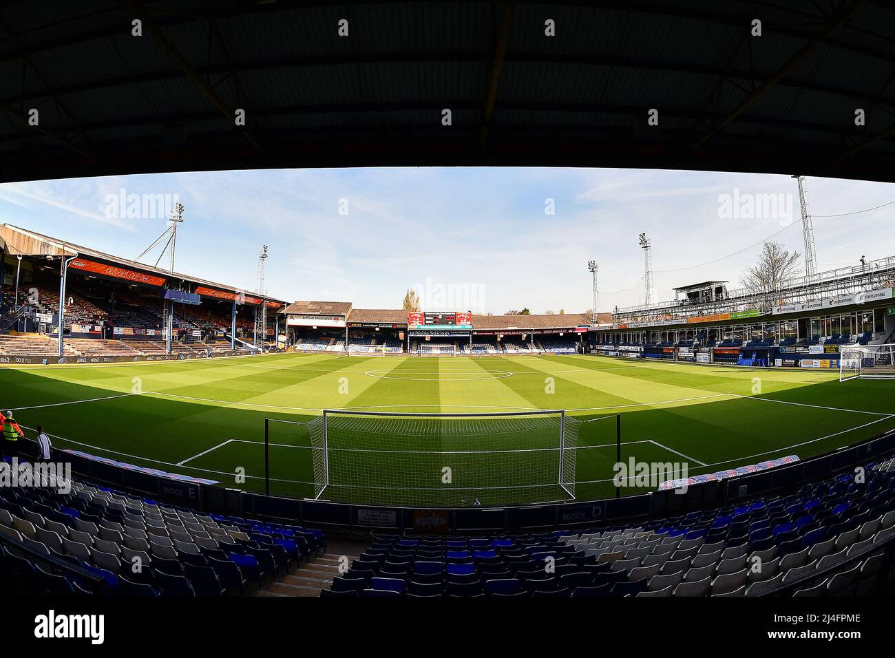 LUTON, UK Apr 15th General view Inside Kenilworth Road Stadium, sede di  Luton Town durante la partita del campionato Sky Bet tra Luton Town e  Nottingham Forest a Kenilworth Road, Luton venerdì