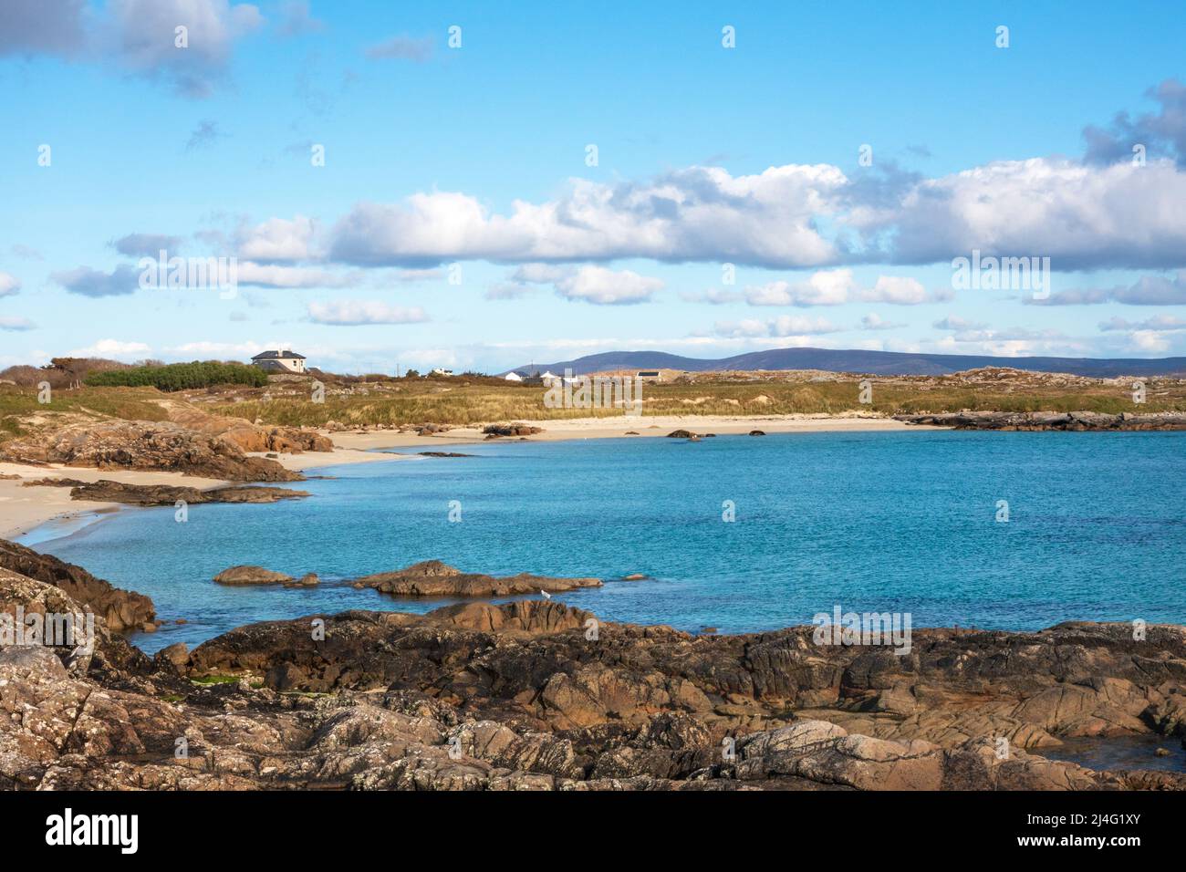 Bella vista su Gurteen Beach, Roundstone, Connemara, Co. Galway, Irlanda Foto Stock