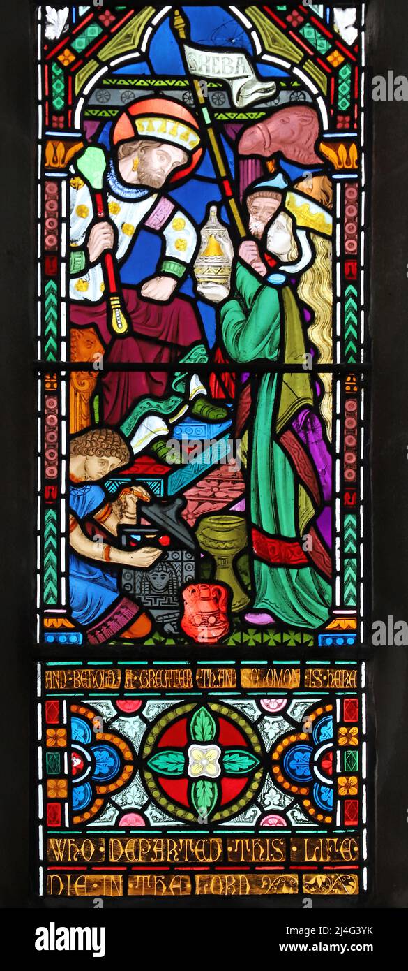 Una vetrata di Frederick Preedy raffigurante la visita della Regina di Sceba al Re Salomone, alla Chiesa di Santa Maria, a Snettisham, Norfolk Foto Stock