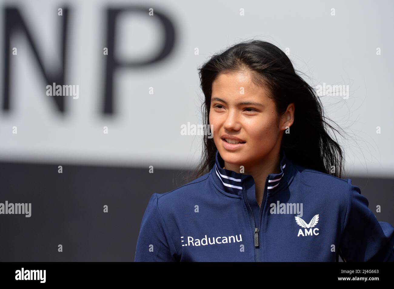 Praga, Repubblica Ceca. 15th Apr 2022. EMMA RADUCANU di Gran Bretagna durante la partita di qualificazione di tennis della Billie Jean King Cup tra Repubblica Ceca e Gran Bretagna a Praga nella Repubblica Ceca. (Credit Image: © Slavek Ruta/ZUMA Press Wire) Credit: ZUMA Press, Inc./Alamy Live News Foto Stock