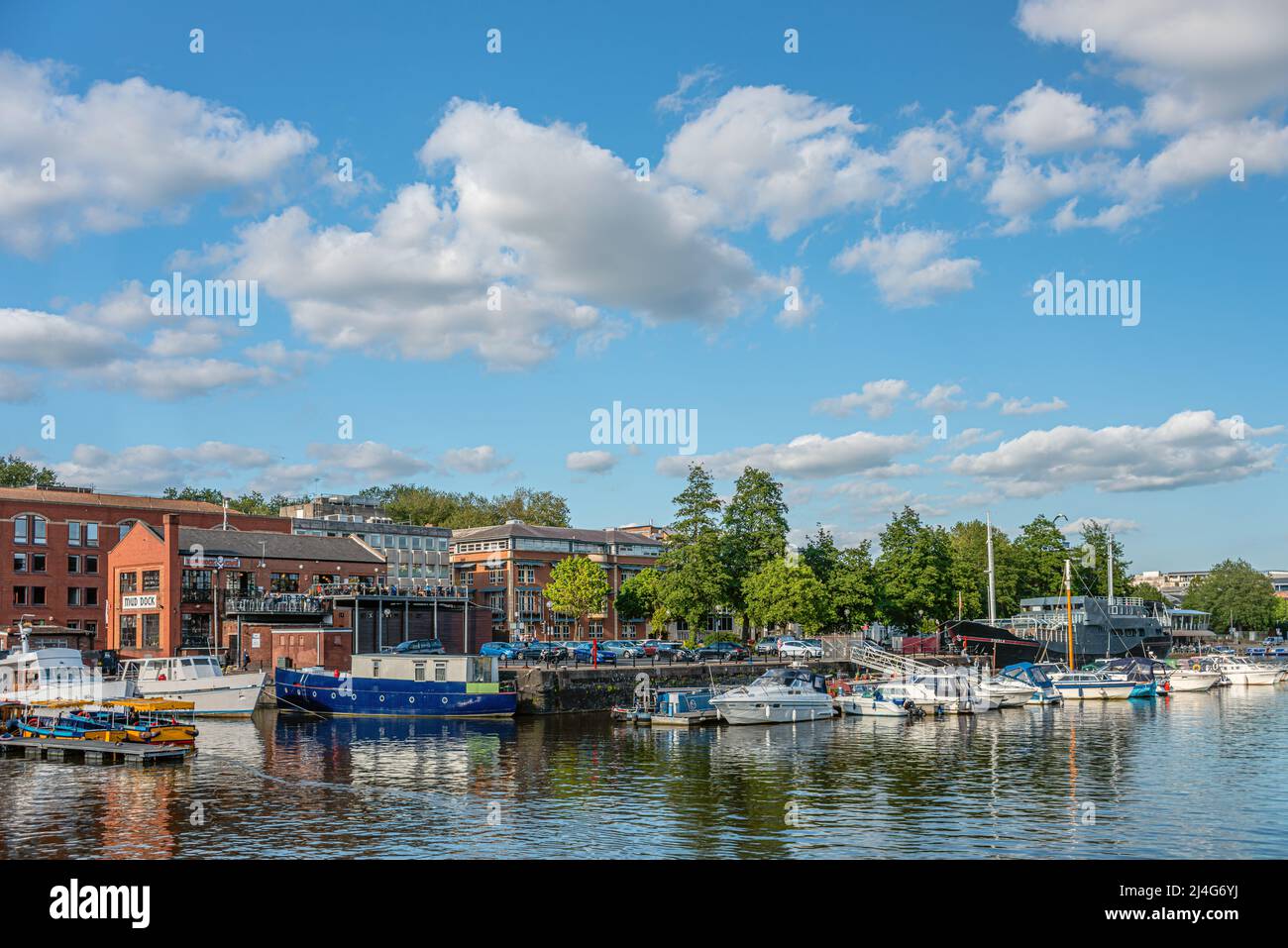 Fango ciclo Dock funziona e cafè al porto di galleggiante di Bristol, Somerset, Inghilterra, Regno Unito Foto Stock
