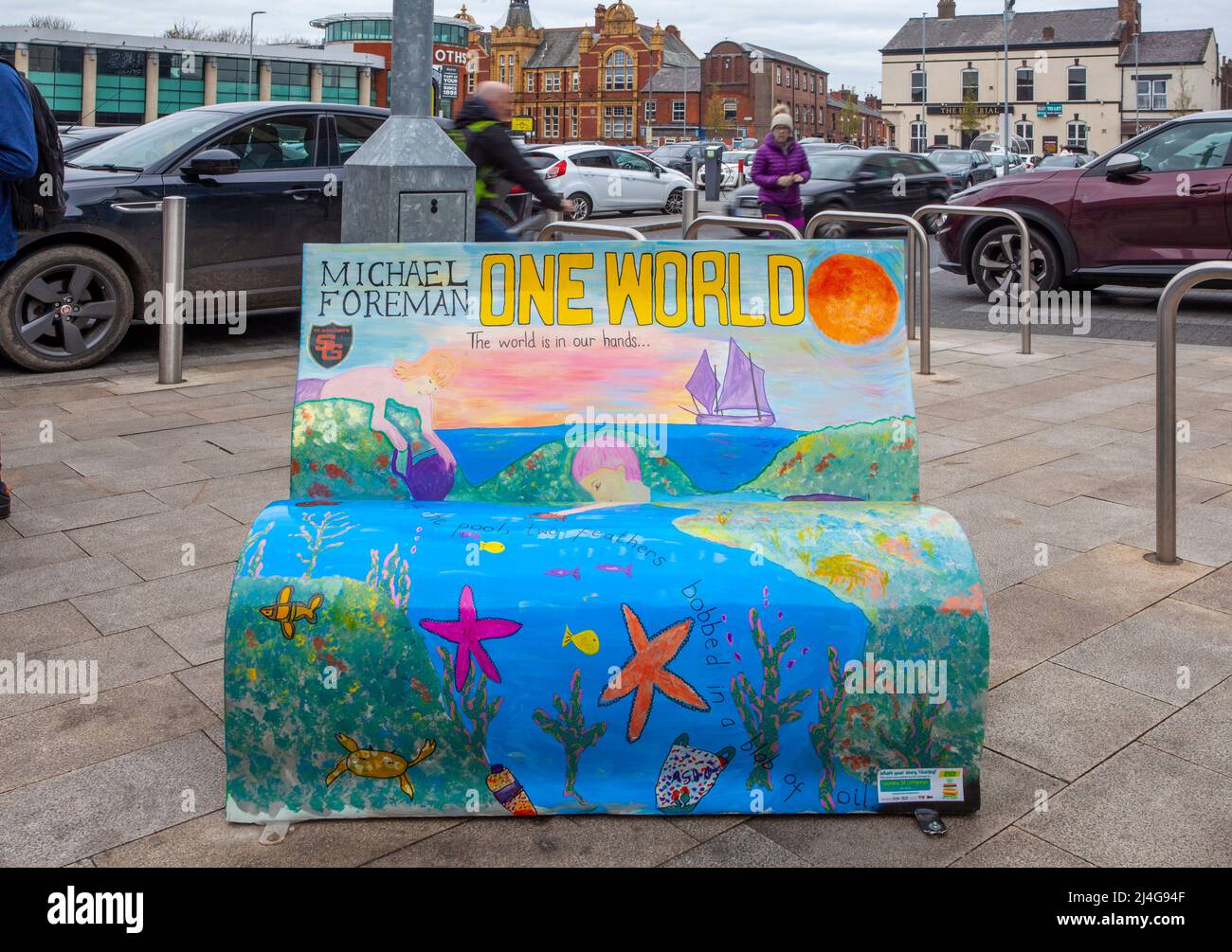 Chorley Town Center, Michael Foreman 'One World' Book Bench Trail; 'What's Your Story, Chorley?' Foto Stock