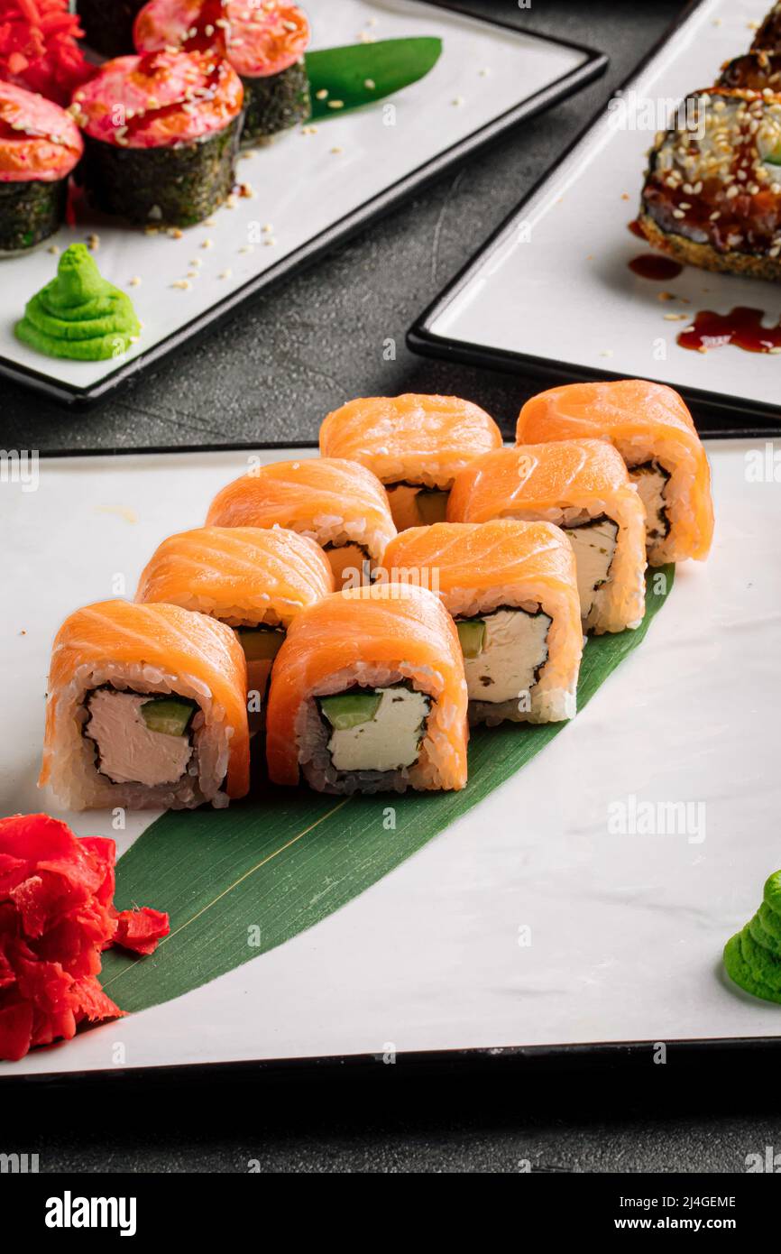 Rotoli di sushi Philadelphia con cetriolo Foto Stock