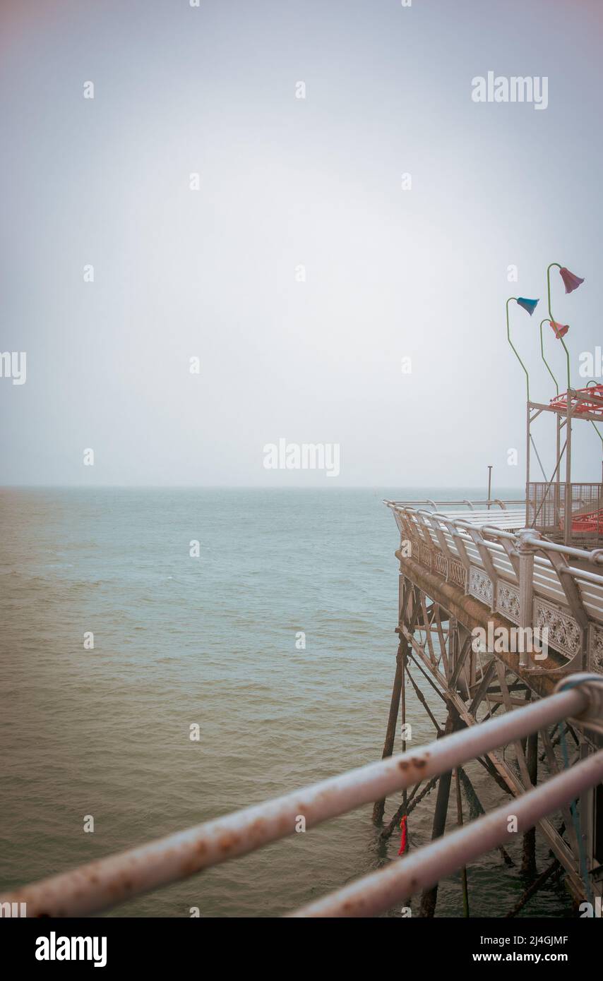 South Parade Pier in un giorno indacolato degli inverni. Foto Stock
