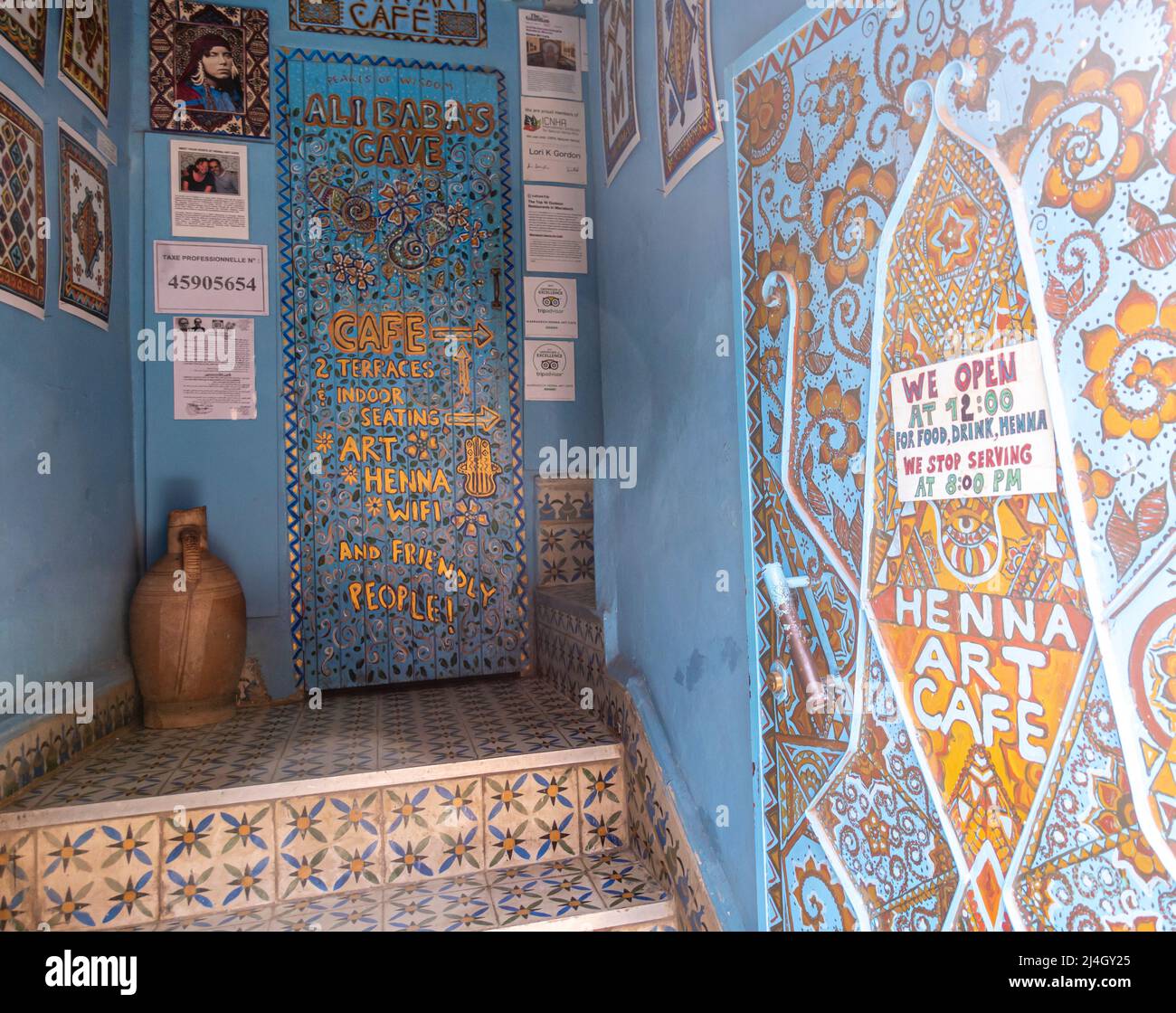 Henna Art Cafe, ingresso decorato, Marrakech, Marocco Foto Stock