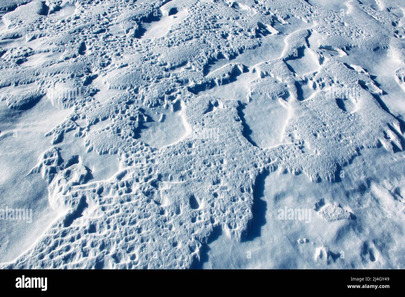 astratto sfondo stagionale congelato strato di superficie di neve Foto Stock