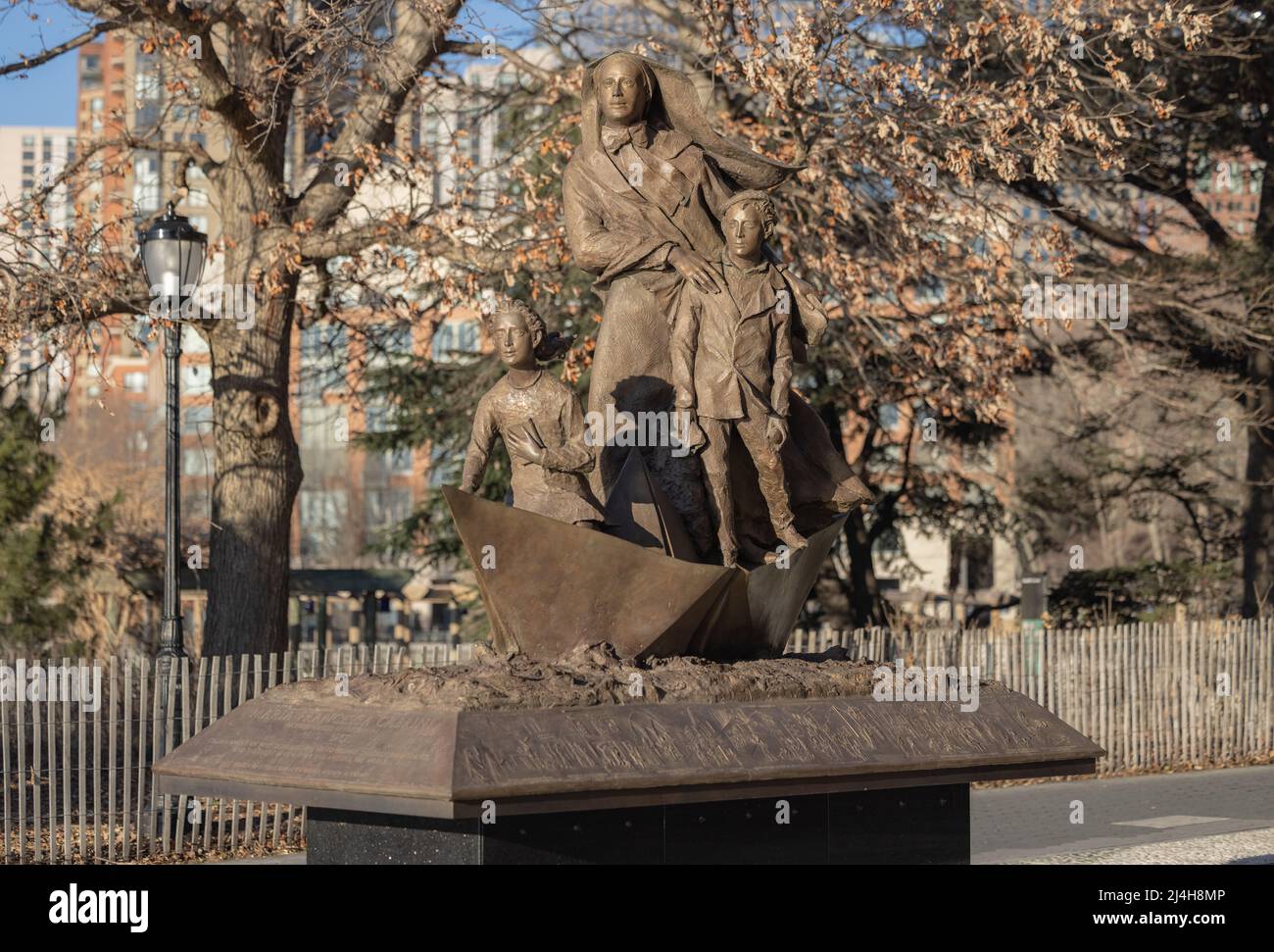 NEW YORK, N.Y. – 6 febbraio 2022: Il Memoriale Madre Cabrini, in onore di Maria Francesca Xavier Cabrini, si trova a Battery Park City. Foto Stock