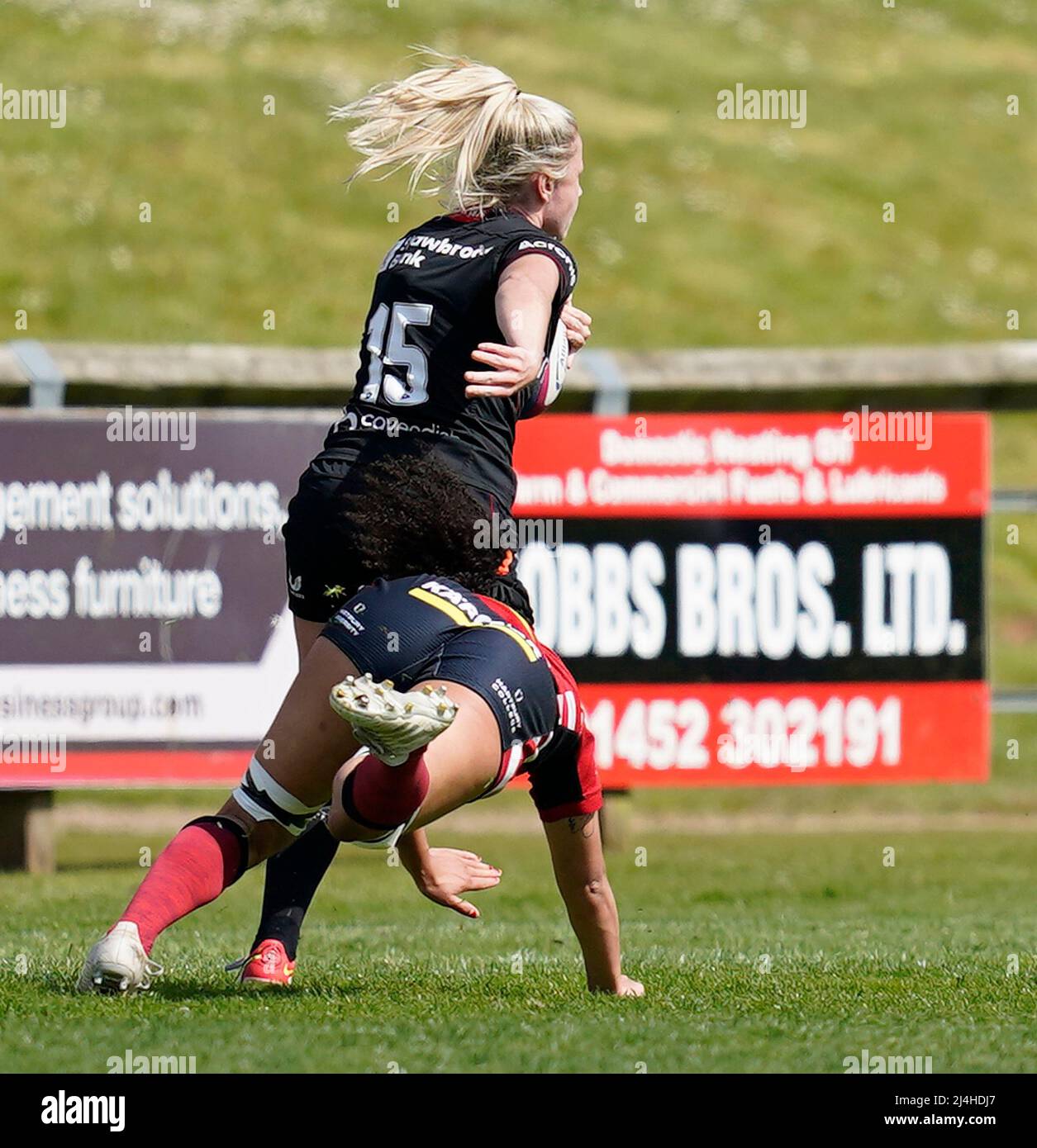 Gloucester, UK, 15, April, 2022, Chantelle Miell rompe affrontare durante Allianz 15's Cup Round Play Off's, Credit:, Graham Glendinning,/ Alamy Live News Punteggio finale: 29-15 Credit: Graham Glendinning / GlennSports/Alamy Live News Foto Stock