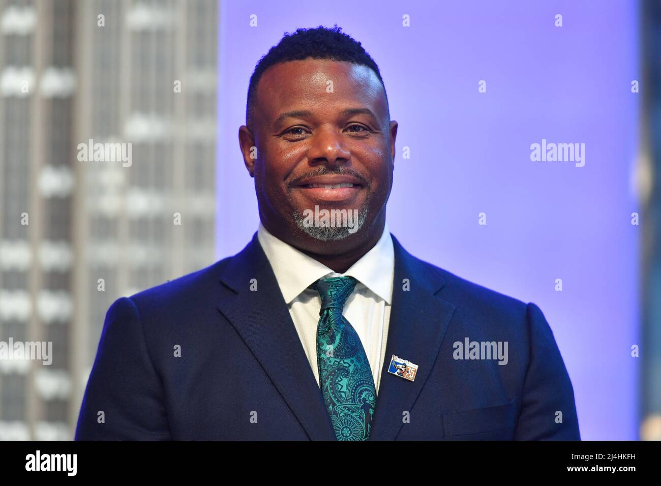 Ken Griffey Jr. Visita l'Empire state Building per il giorno di Jackie Robinson il 15 aprile 2022 a New York. Foto Stock