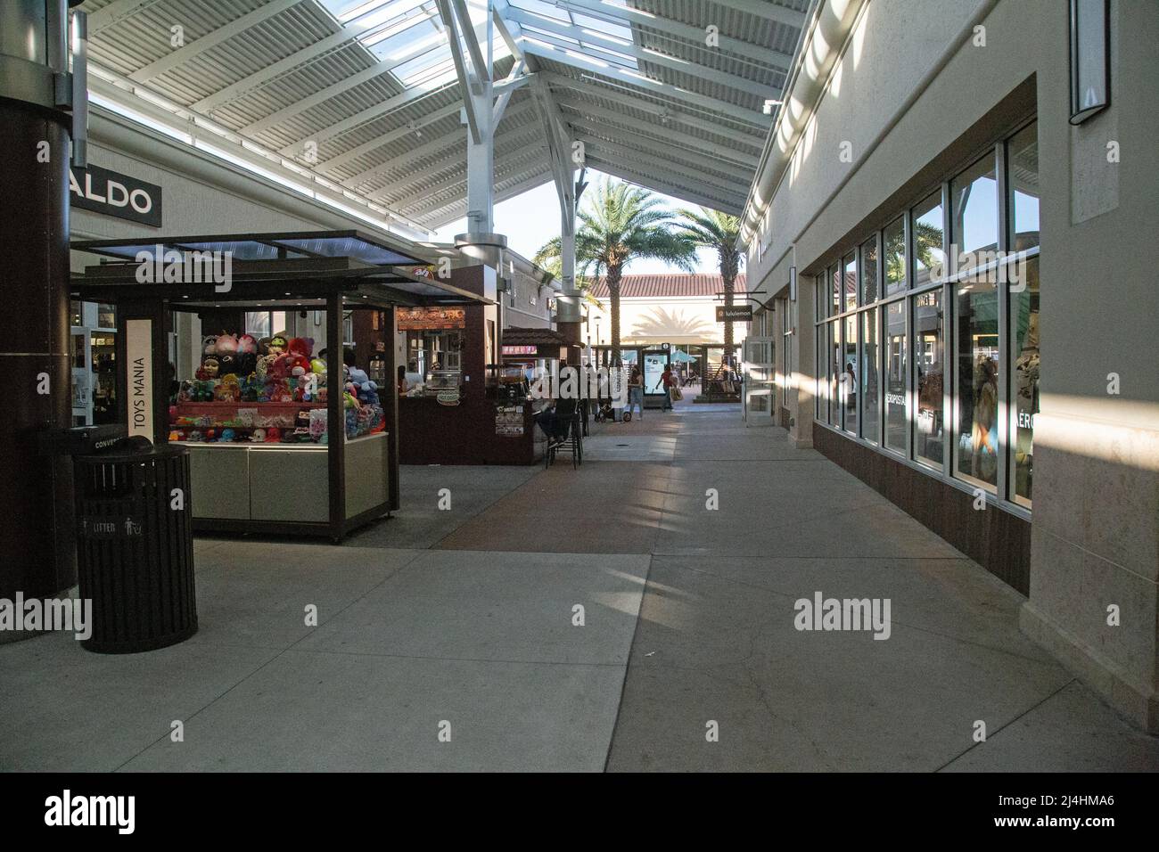 Orlando, Florida, USA, marzo 26th 2022, locali e visitatori possono desiderare di visitare alcuni dei centri commerciali outlet Foto Stock
