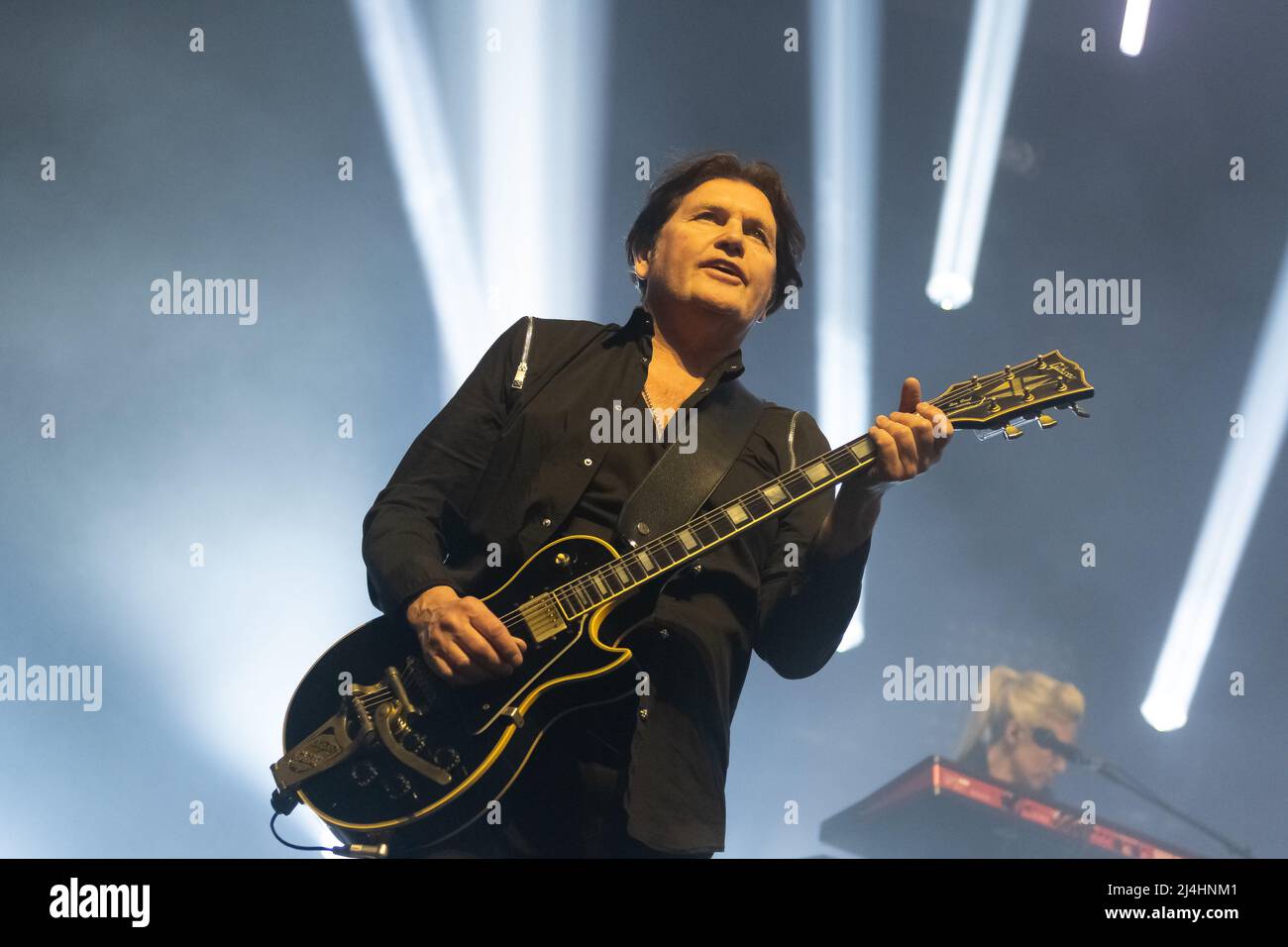 Hull, Regno Unito. 15th Apr 2022. Simple Minds si esibiscono alla Bonus Arena come parte del loro 40 anni anniversario tour 2022. Credit: Gary Stafford/Alamy Live News Foto Stock