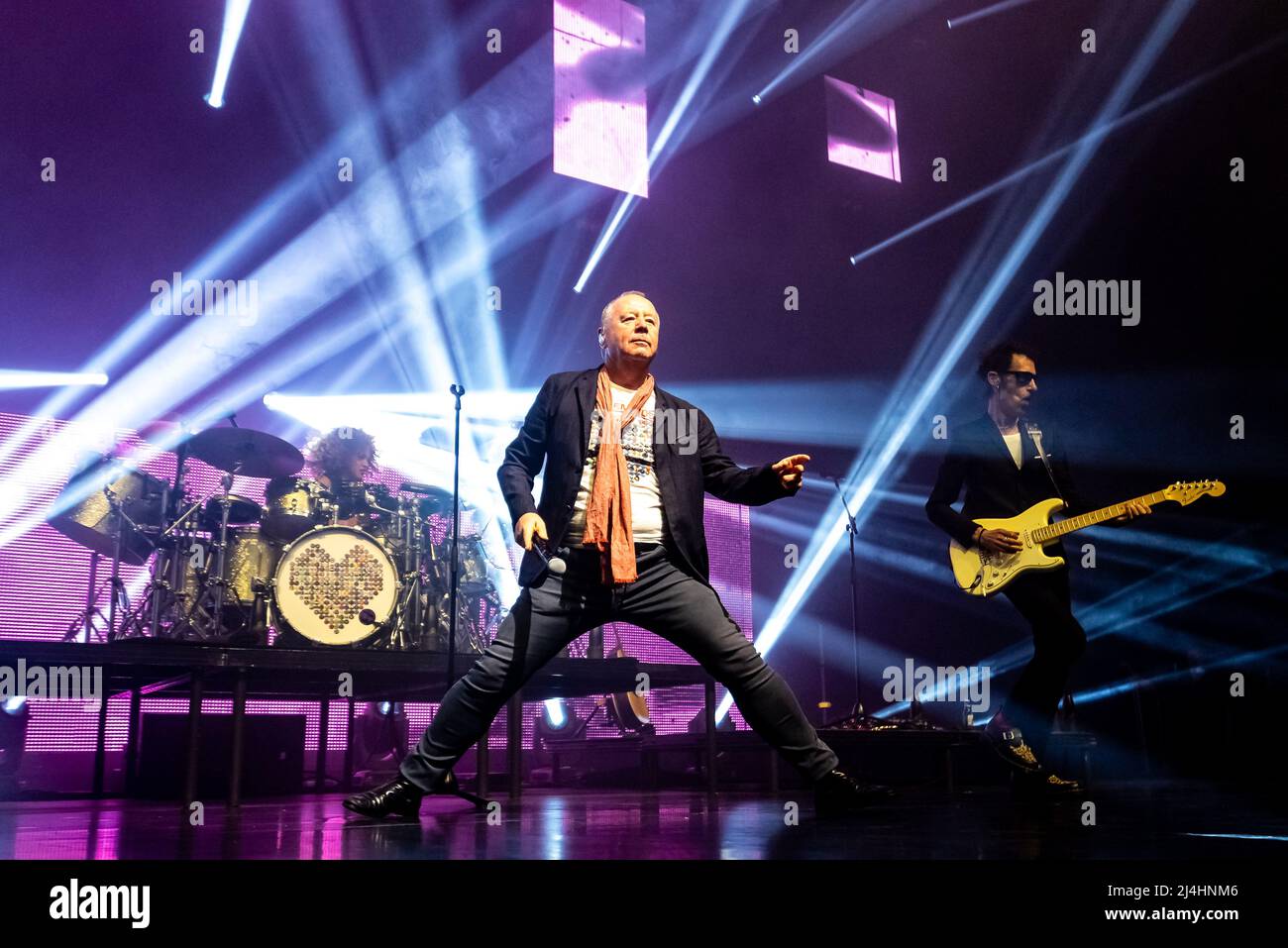 Hull, Regno Unito. 15th Apr 2022. Simple Minds si esibiscono alla Bonus Arena come parte del loro 40 anni anniversario tour 2022. Credit: Gary Stafford/Alamy Live News Foto Stock