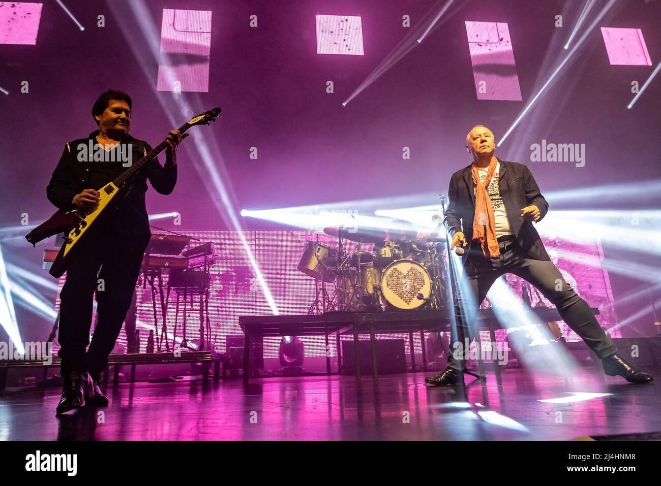 Hull, Regno Unito. 15th Apr 2022. Simple Minds si esibiscono alla Bonus Arena come parte del loro 40 anni anniversario tour 2022. Credit: Gary Stafford/Alamy Live News Foto Stock