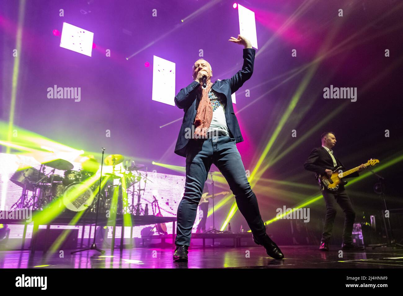 Hull, Regno Unito. 15th Apr 2022. Simple Minds si esibiscono alla Bonus Arena come parte del loro 40 anni anniversario tour 2022. Credit: Gary Stafford/Alamy Live News Foto Stock