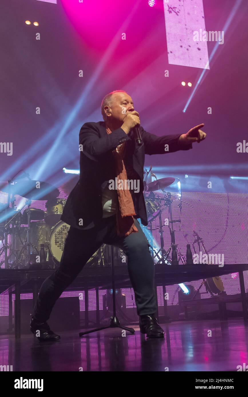 Hull, Regno Unito. 15th Apr 2022. Simple Minds si esibiscono alla Bonus Arena come parte del loro 40 anni anniversario tour 2022. Credit: Gary Stafford/Alamy Live News Foto Stock