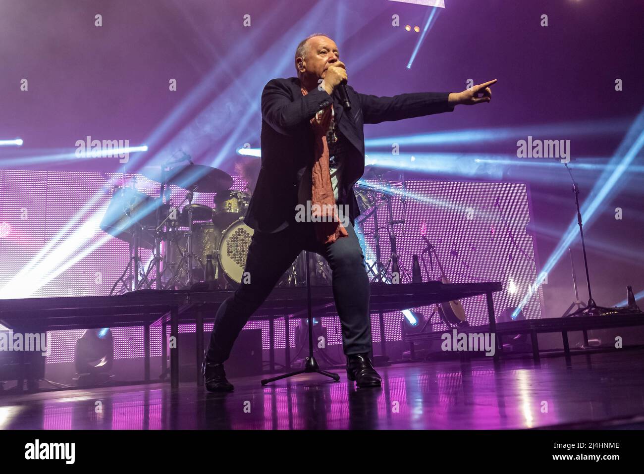 Hull, Regno Unito. 15th Apr 2022. Simple Minds si esibiscono alla Bonus Arena come parte del loro 40 anni anniversario tour 2022. Credit: Gary Stafford/Alamy Live News Foto Stock