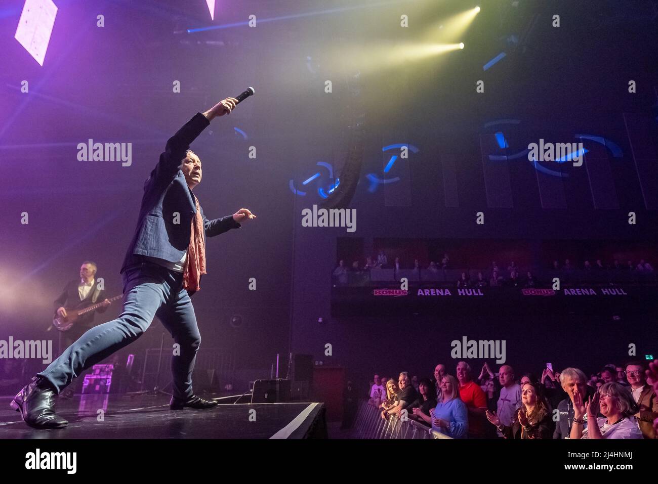 Hull, Regno Unito. 15th Apr 2022. Simple Minds si esibiscono alla Bonus Arena come parte del loro 40 anni anniversario tour 2022. Credit: Gary Stafford/Alamy Live News Foto Stock