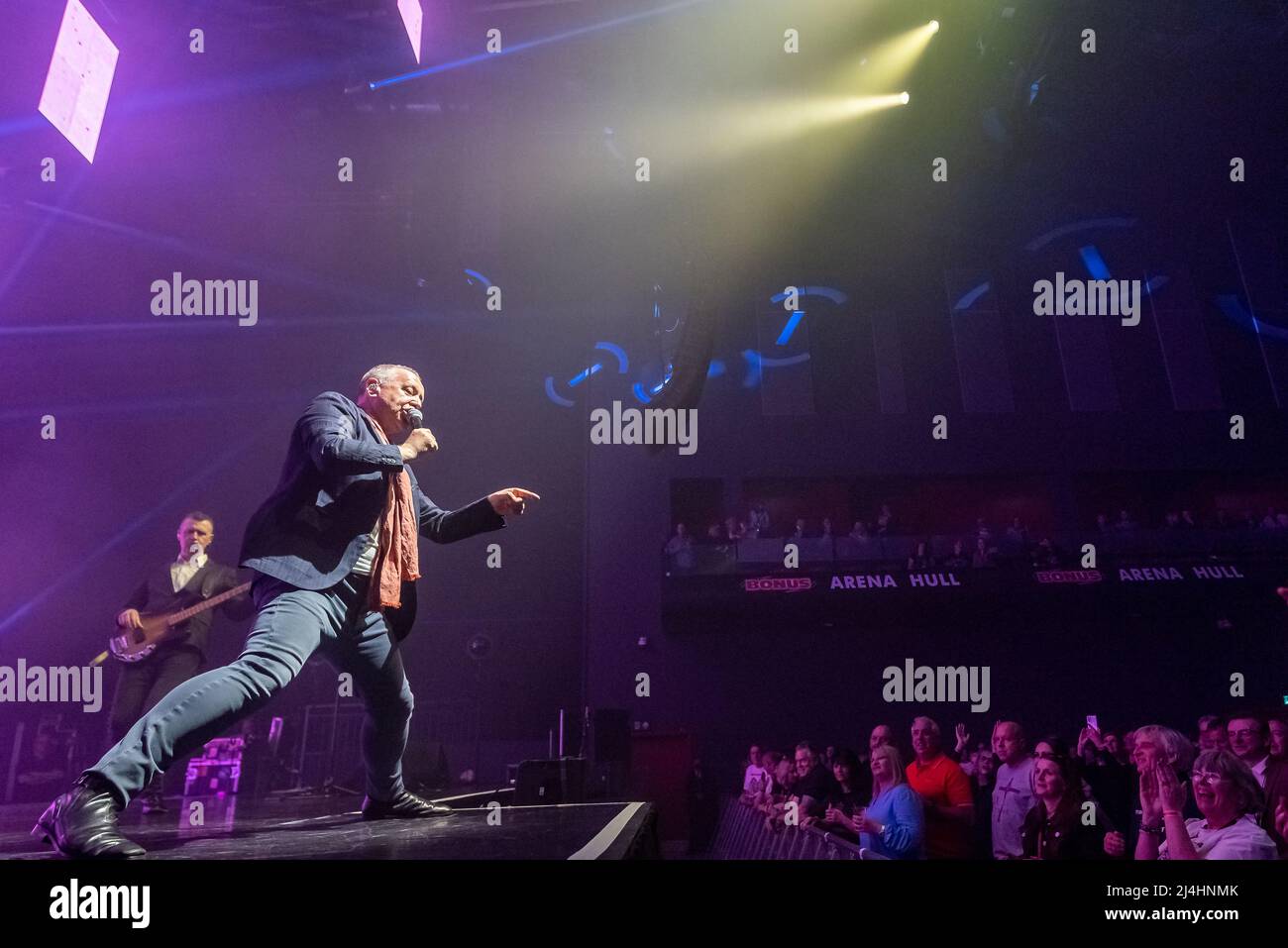 Hull, Regno Unito. 15th Apr 2022. Simple Minds si esibiscono alla Bonus Arena come parte del loro 40 anni anniversario tour 2022. Credit: Gary Stafford/Alamy Live News Foto Stock