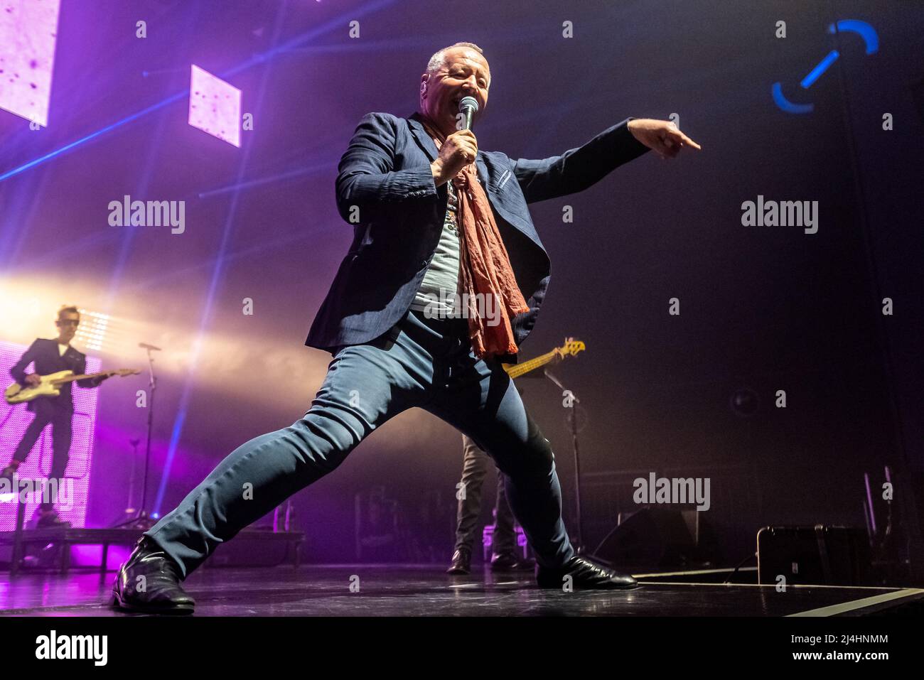 Hull, Regno Unito. 15th Apr 2022. Simple Minds si esibiscono alla Bonus Arena come parte del loro 40 anni anniversario tour 2022. Credit: Gary Stafford/Alamy Live News Foto Stock