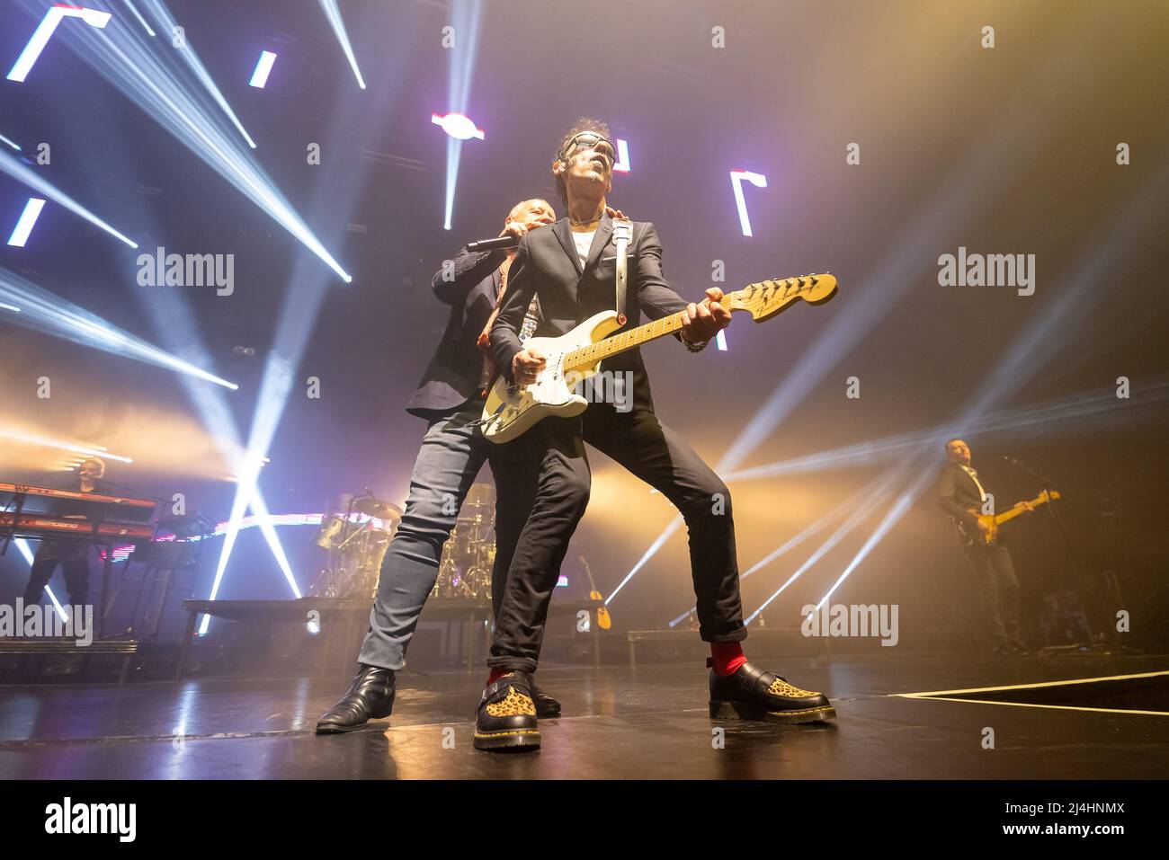 Hull, Regno Unito. 15th Apr 2022. Simple Minds si esibiscono alla Bonus Arena come parte del loro 40 anni anniversario tour 2022. Credit: Gary Stafford/Alamy Live News Foto Stock