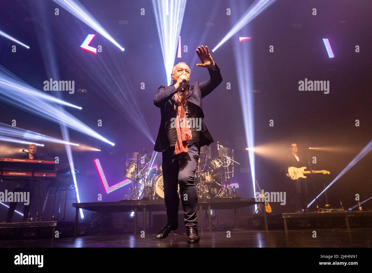 Hull, Regno Unito. 15th Apr 2022. Simple Minds si esibiscono alla Bonus Arena come parte del loro 40 anni anniversario tour 2022. Credit: Gary Stafford/Alamy Live News Foto Stock
