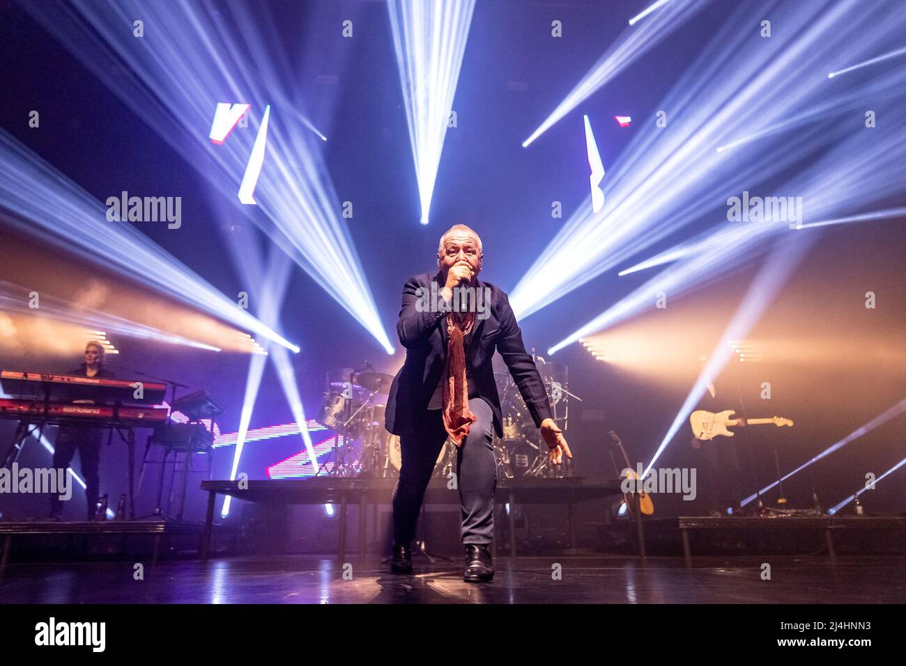 Hull, Regno Unito. 15th Apr 2022. Simple Minds si esibiscono alla Bonus Arena come parte del loro 40 anni anniversario tour 2022. Credit: Gary Stafford/Alamy Live News Foto Stock