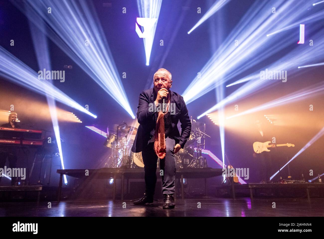 Hull, Regno Unito. 15th Apr 2022. Simple Minds si esibiscono alla Bonus Arena come parte del loro 40 anni anniversario tour 2022. Credit: Gary Stafford/Alamy Live News Foto Stock