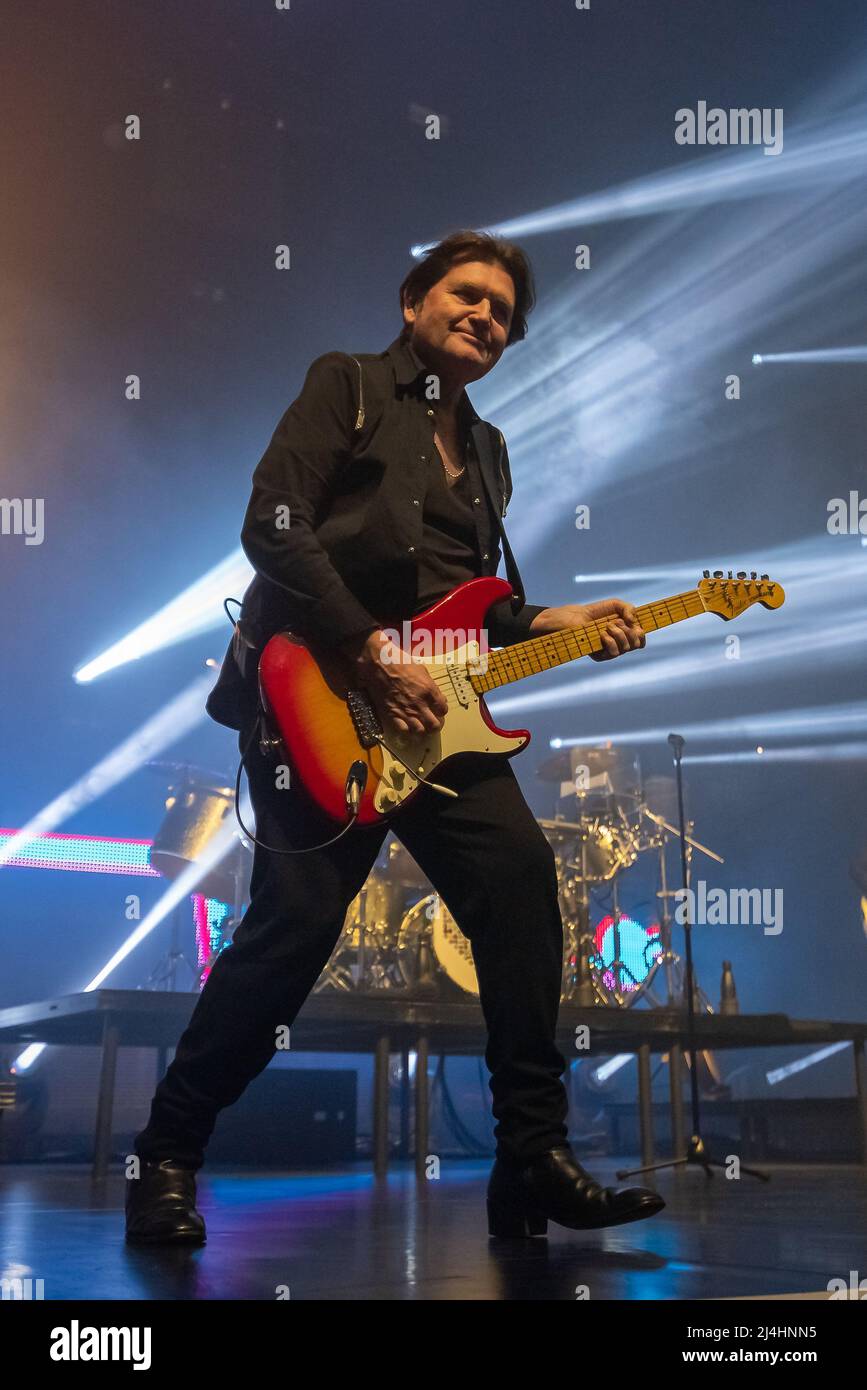Hull, Regno Unito. 15th Apr 2022. Simple Minds si esibiscono alla Bonus Arena come parte del loro 40 anni anniversario tour 2022. Credit: Gary Stafford/Alamy Live News Foto Stock