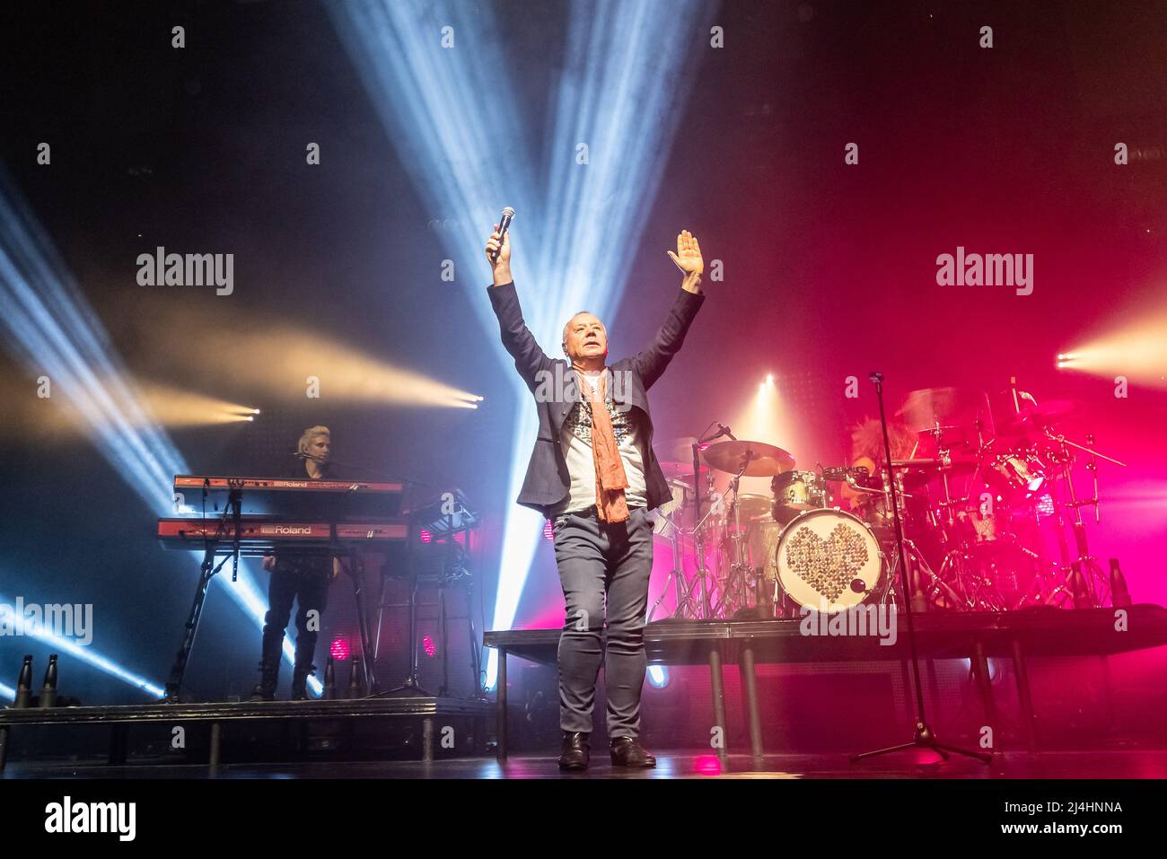 Hull, Regno Unito. 15th Apr 2022. Simple Minds si esibiscono alla Bonus Arena come parte del loro 40 anni anniversario tour 2022. Credit: Gary Stafford/Alamy Live News Foto Stock
