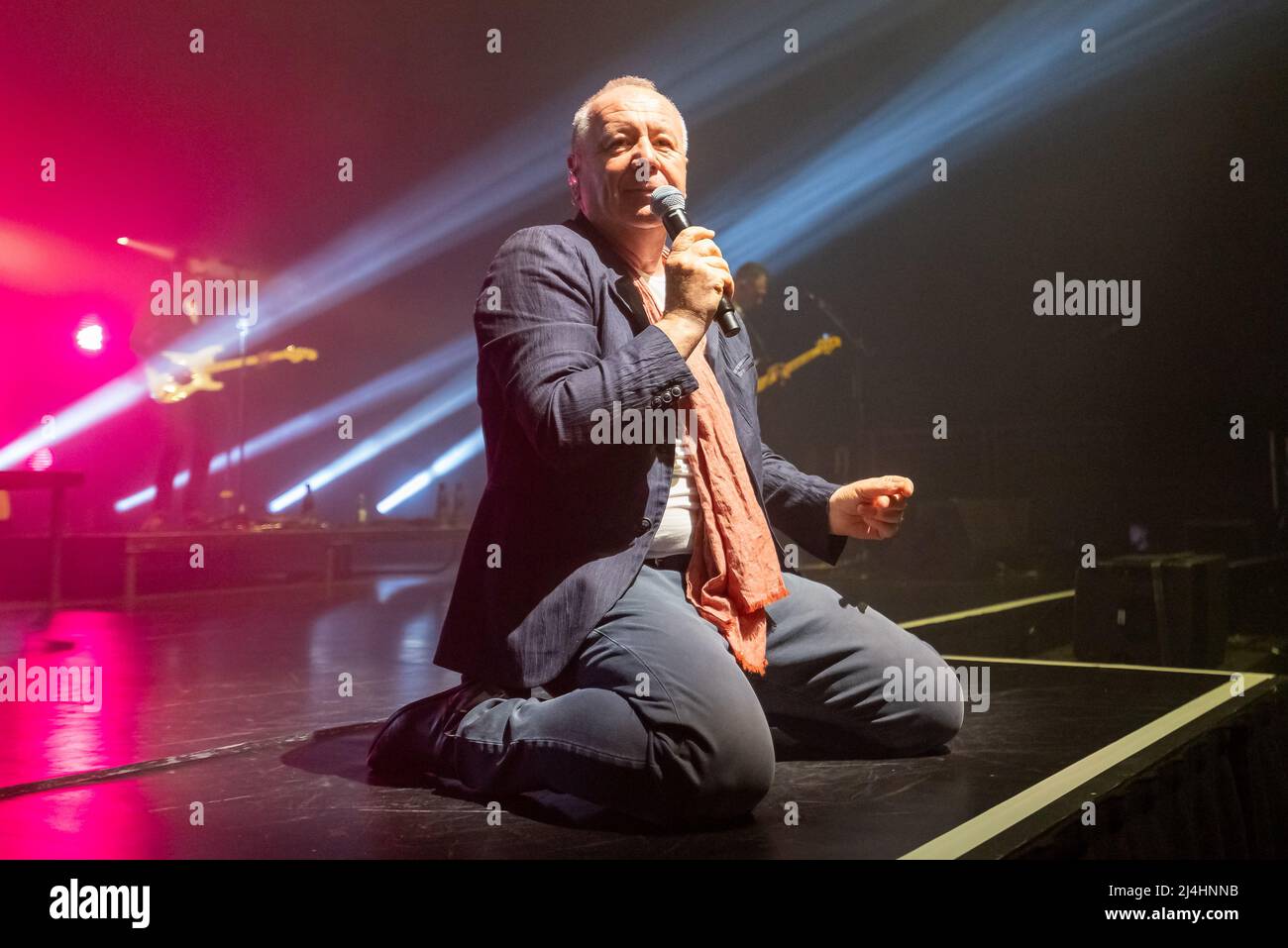 Hull, Regno Unito. 15th Apr 2022. Simple Minds si esibiscono alla Bonus Arena come parte del loro 40 anni anniversario tour 2022. Credit: Gary Stafford/Alamy Live News Foto Stock