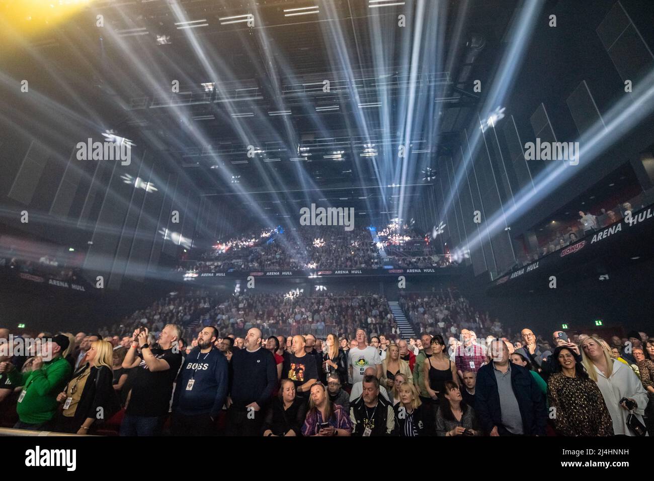 Hull, Regno Unito. 15th Apr 2022. Simple Minds si esibiscono alla Bonus Arena come parte del loro 40 anni anniversario tour 2022. Credit: Gary Stafford/Alamy Live News Foto Stock